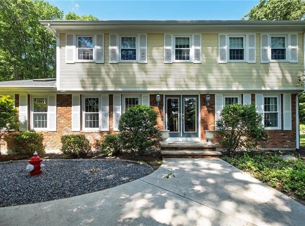 2 Elizabeth Ann Drive, Johnston, RI 02919