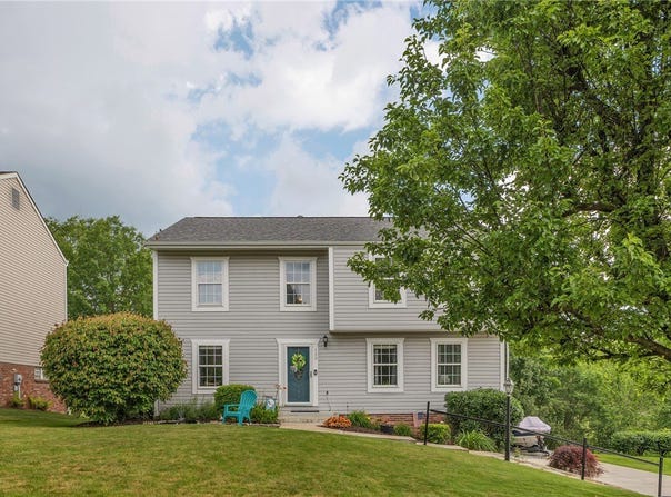 150 Markwood Dr, Cecil, PA 15317