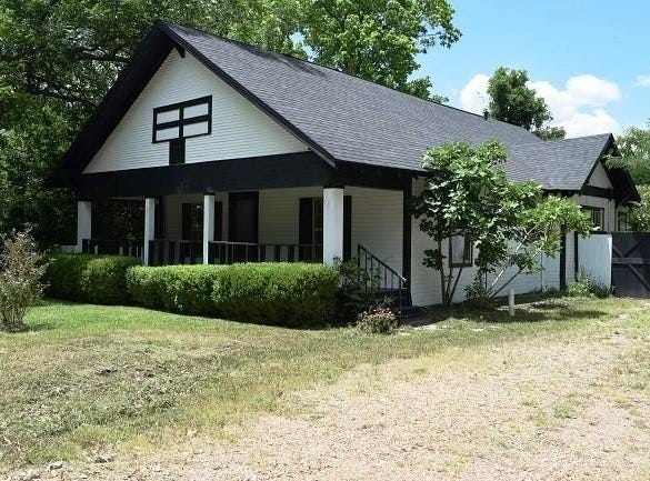 308 E Saunders Street, Trenton, TX 75490