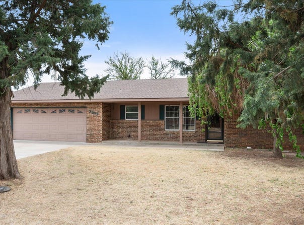 2905 W 21st St, Plainview, TX 79072