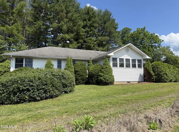 318 Pinecrest Street, Mountain City, TN 37683