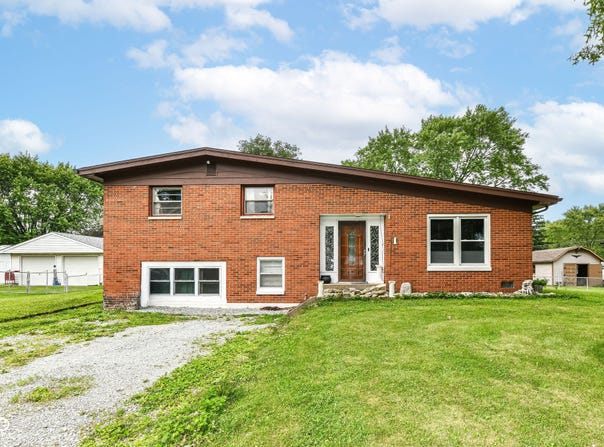 2420 E 40th Street, Anderson, IN 46013