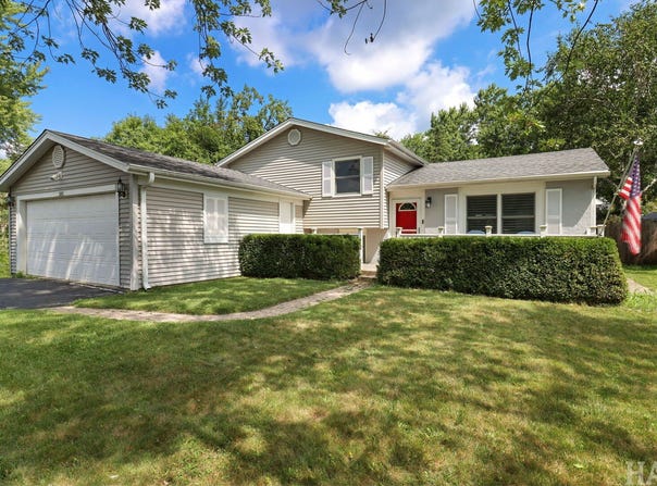 385 Northgate Road, Lindenhurst, IL 60046