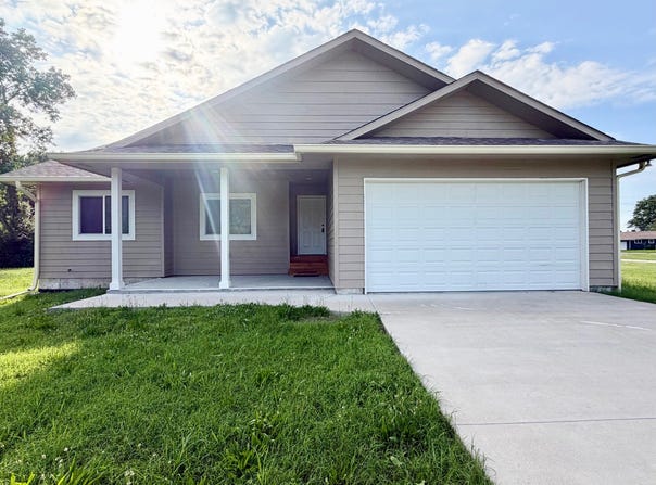 1201 S 29th St, Parsons, KS 67357