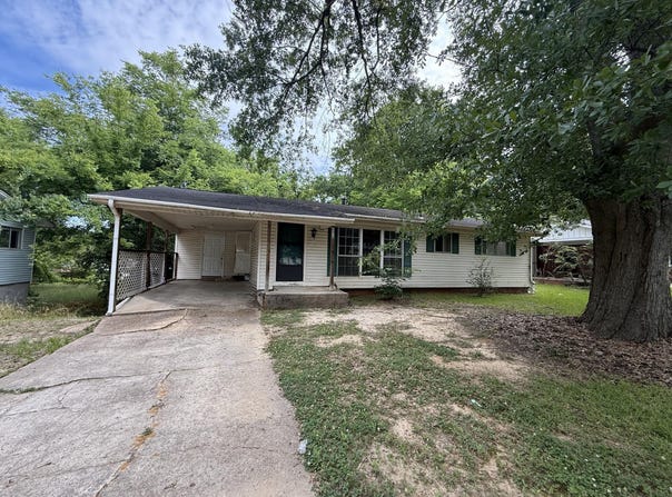 1316 Leonard Dr., Tupelo, MS 38801