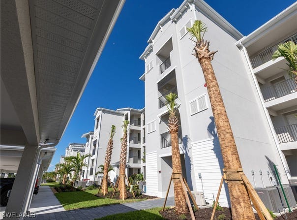 5807 Double Eagle Circle unit: 4615, FL 34142