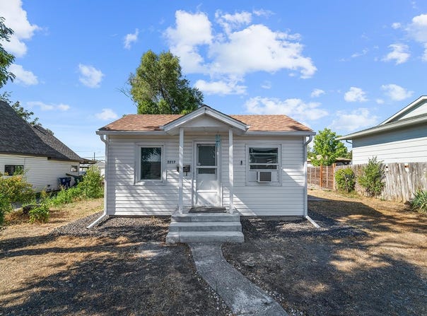 2217 E Sanson Ave, Spokane, WA 99207