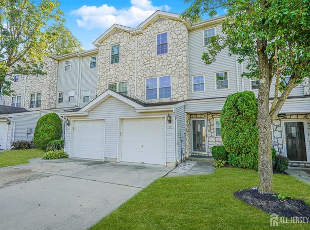 72 Sand Hill Road, Jamesburg, NJ 08831
