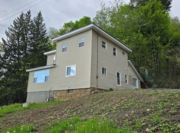105 Taylor St, Blossburg, PA 16912