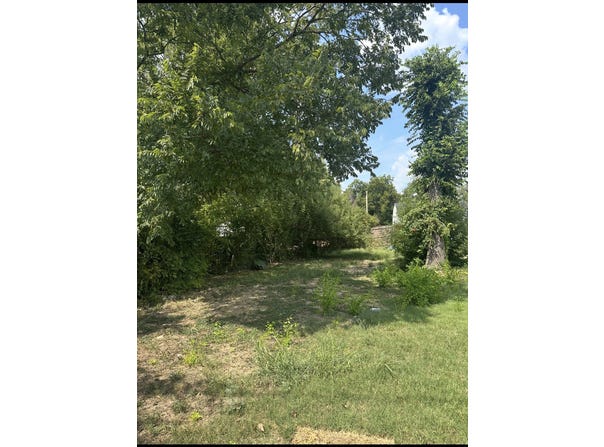 611 Dr Martin Luther King JR Blvd, Waxahachie, TX 75165