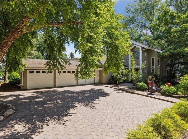 2 Edgcumbe Place, Saint Paul, MN 55116