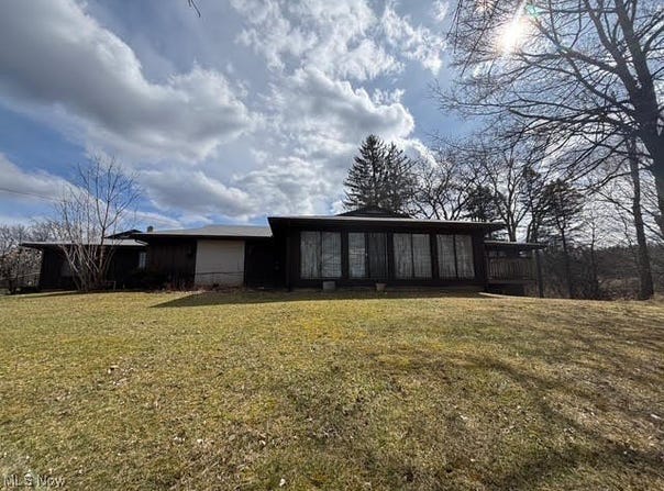 4612 Medina Road, Akron, OH 44321