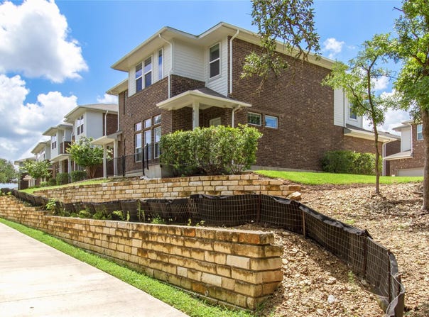 605 W South ST, Leander, TX 78641