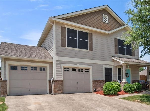 1704 Village Park Court, Burleson, TX 76028