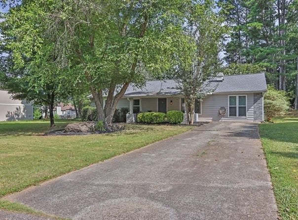 2845 Sawgrass Trail SW, Lilburn, GA 30047