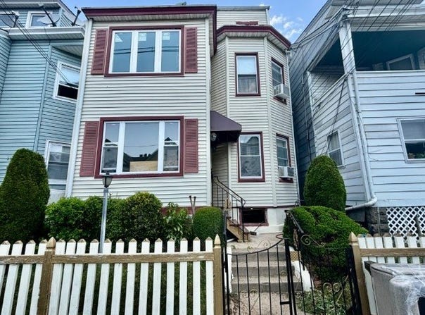 202 Kearney St, Paterson City, NJ 07522-1918