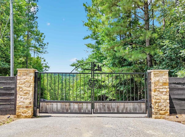 8871 SHADES FALLS WAY, BESSEMER, AL 35022