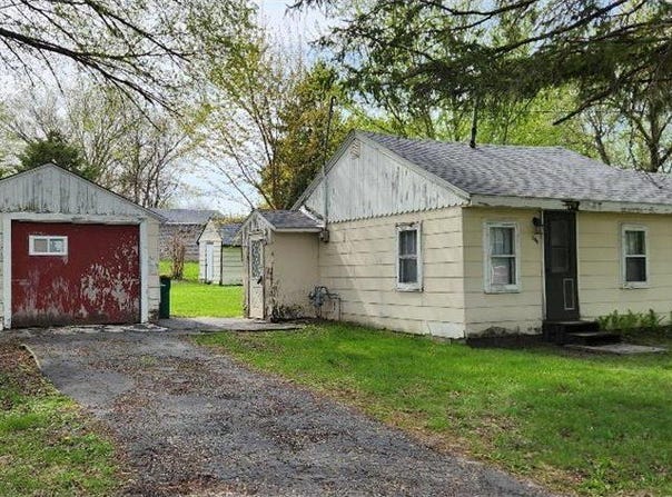311 2nd Avenue NW, Glenville, MN 56036