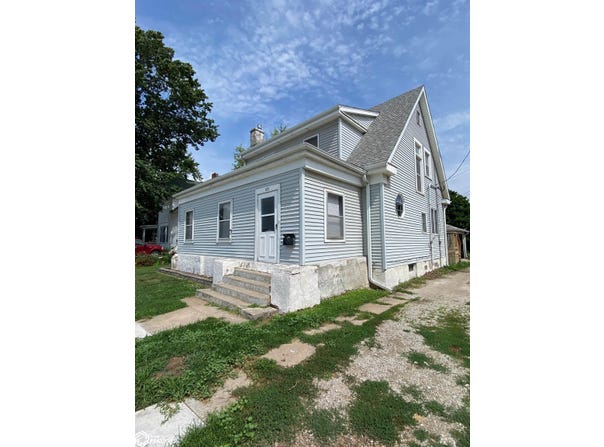 103 E Henry Street, Mount Pleasant, IA 52641