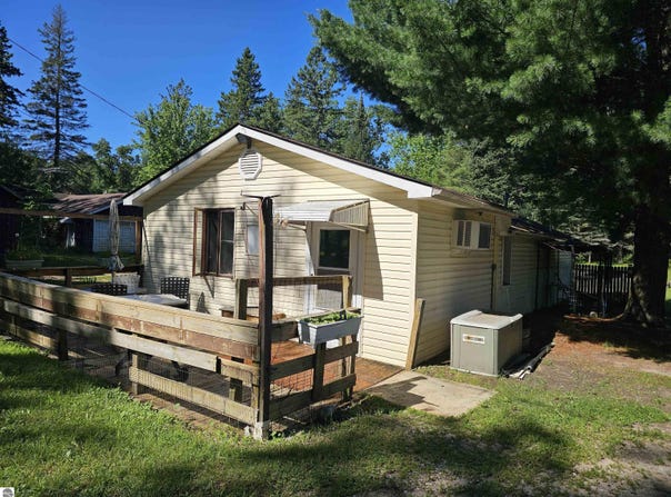 6152 Evergreen Drive, Hale, MI 48739