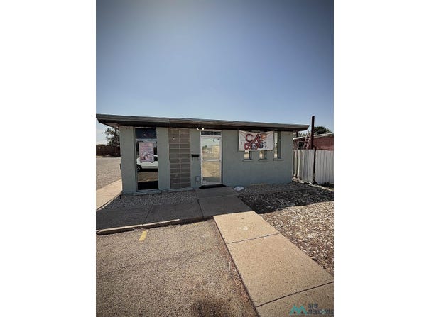 2006 S Main Street, Roswell, NM 88203