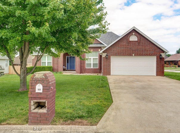 920 Bradford Court, Marshfield, MO 65706