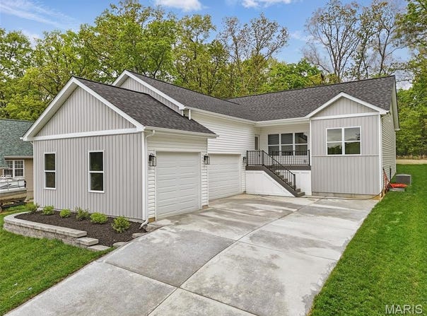 31998 Fairway Drive N, Foristell, MO 63348