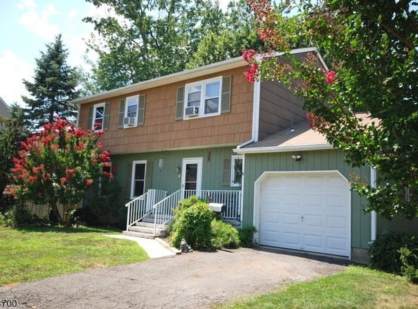 4 Kalman Ct, Middlesex Boro, NJ 08846-1614