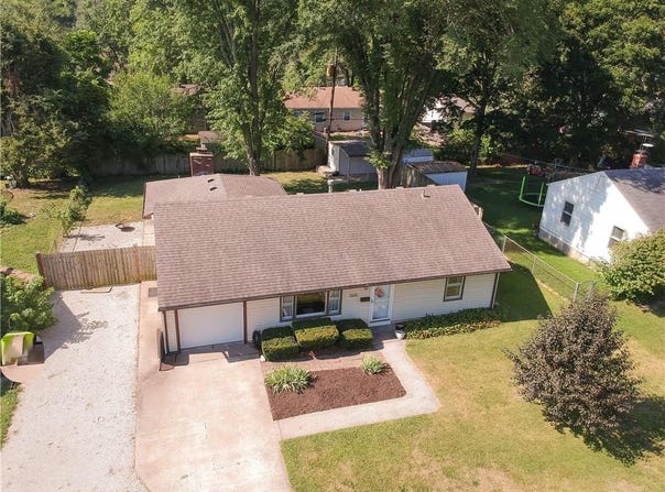 1305 NE 67th Place, Gladstone, MO 64118