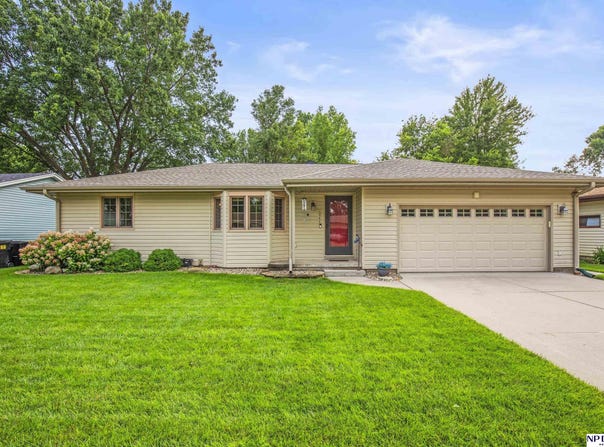 1047 Iowa Court, Fremont, NE 68025
