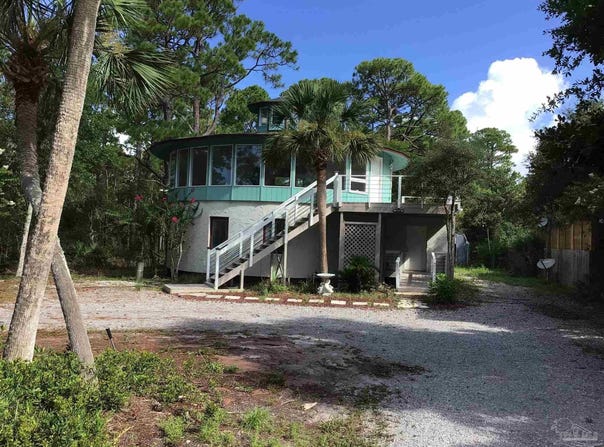 3056 Bay St, Gulf Breeze, FL 32563