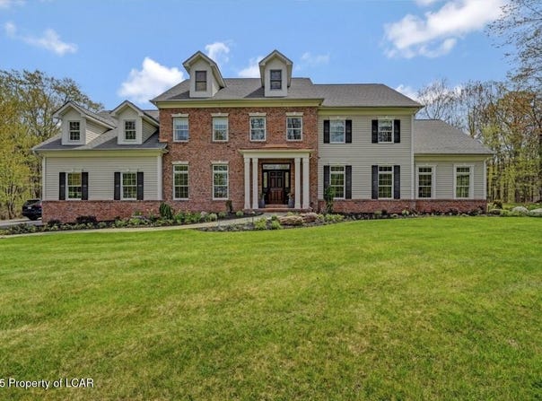 120 Ice Lake Drive, Mountain Top, PA 18707