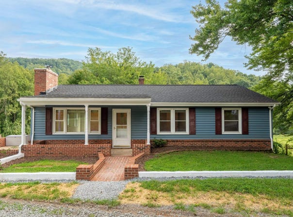 2261 LOCUST HOLLOW RD, CHARLOTTESVILLE, VA 22903