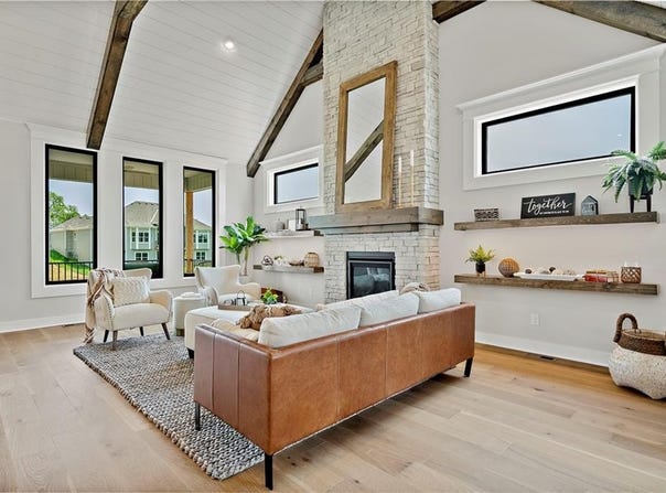 2123 NW Killarney Lane, Lee's Summit, MO 64081