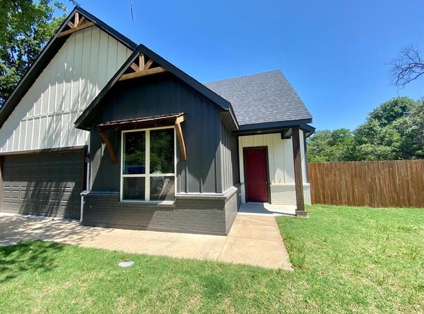 1600 Willow Wood Drive, Azle, TX 76020