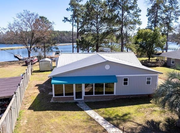 2222 Lake Shore Drive, Manning, SC 29102