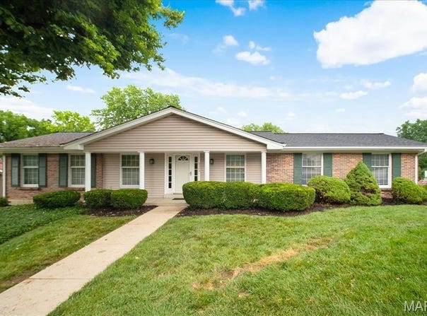 2304 Park Avenue, St Charles, MO 63301
