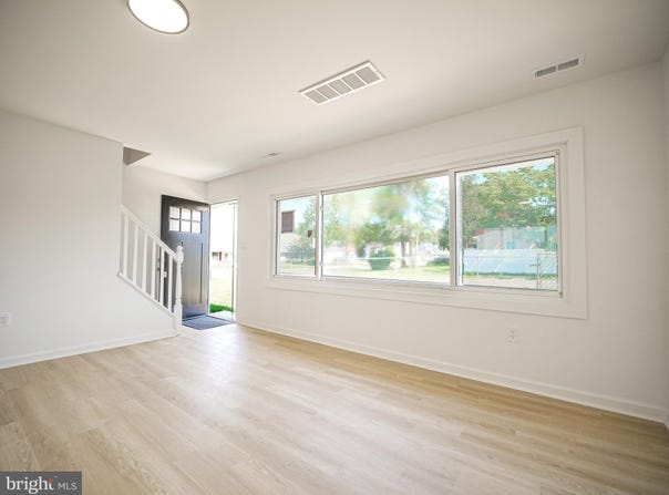 7 INDIGO TURN, LEVITTOWN, PA 19057