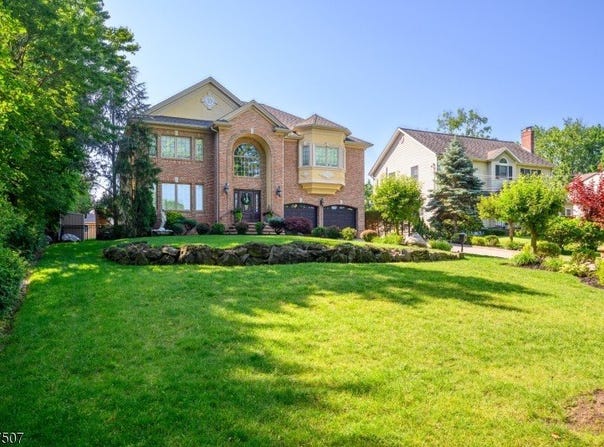 5 Acken Dr, Clark Twp., NJ 07066-2946