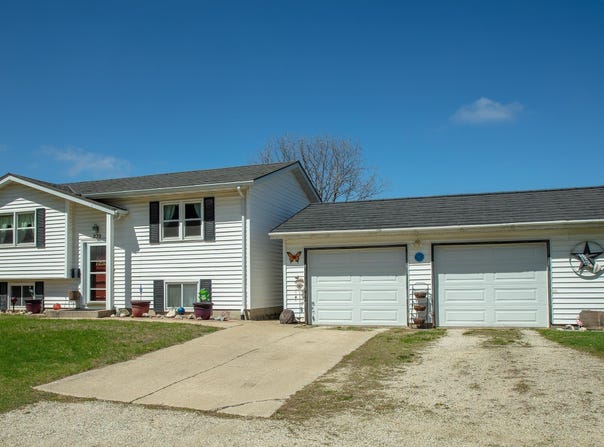 230 Berkey St., Maynard, IA 50655