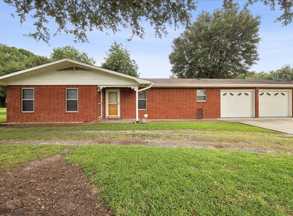 2805 8th St., Port Neches, TX 77651