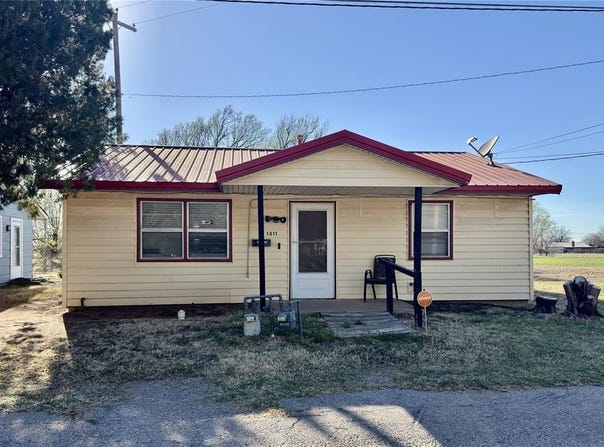1311 N Dakota Avenue, Mangum, OK 73554