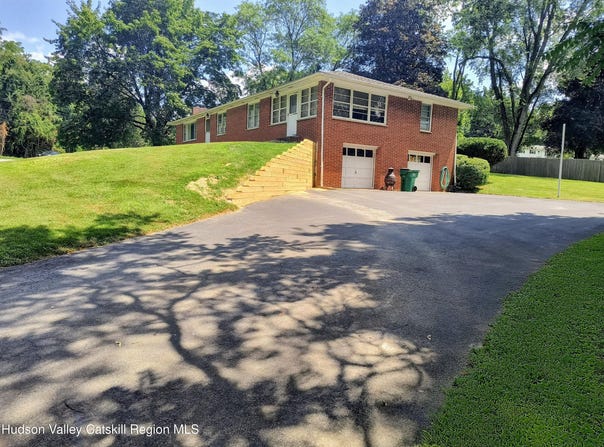 14 Strawberry Hill Lane, Wappingers Falls, NY 12590