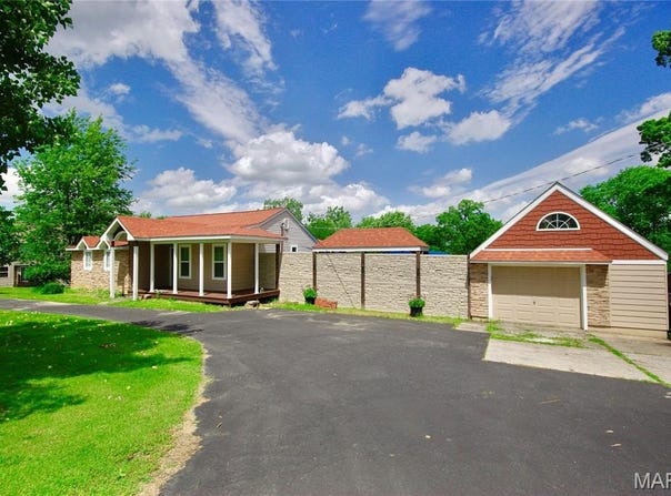 1304 Caulks Hill Road, St Charles, MO 63304