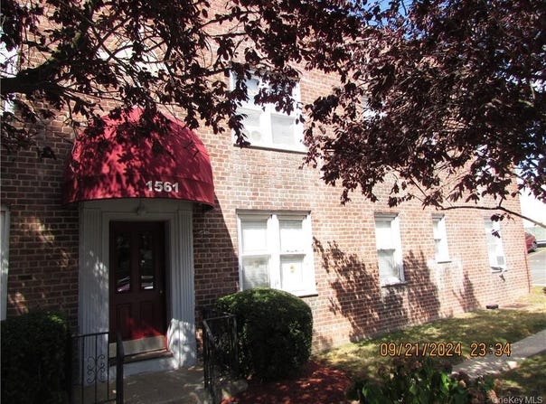 1561 Central Park Ave, Yonkers, NY 10710