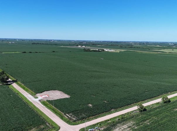 E 4th & S X Road, Henderson, NE 68371