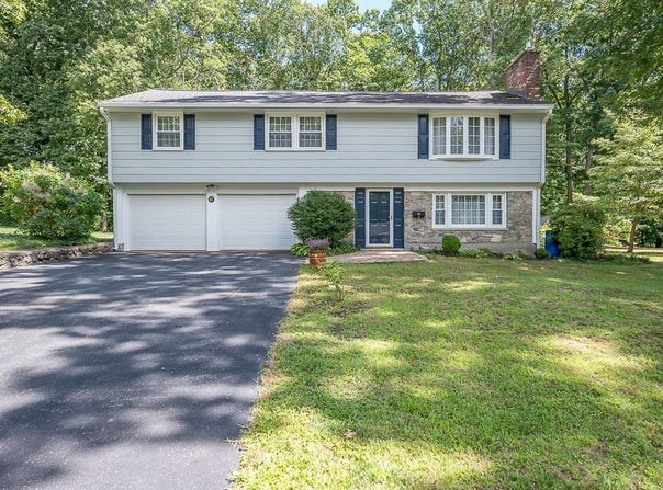 67 Angelica Dr, Framingham, MA 01701