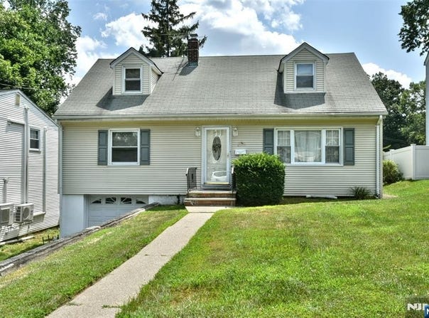 130 Manhattan Avenue, Waldwick, NJ 07463
