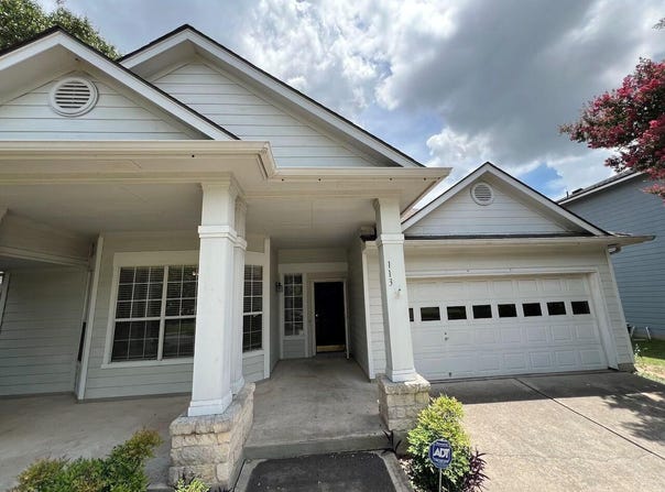 113 Crescent DR, Buda, TX 78610