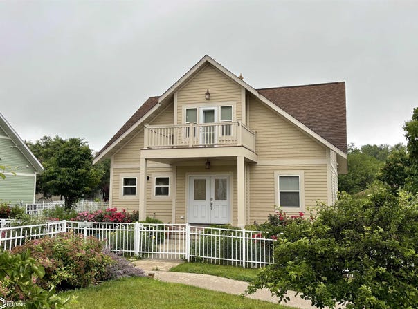 50 E Golden Lane, Fairfield, IA 52556